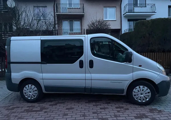 samochody osobowe Renault Trafic cena 25900 przebieg: 292000, rok produkcji 2006 z Jarosław